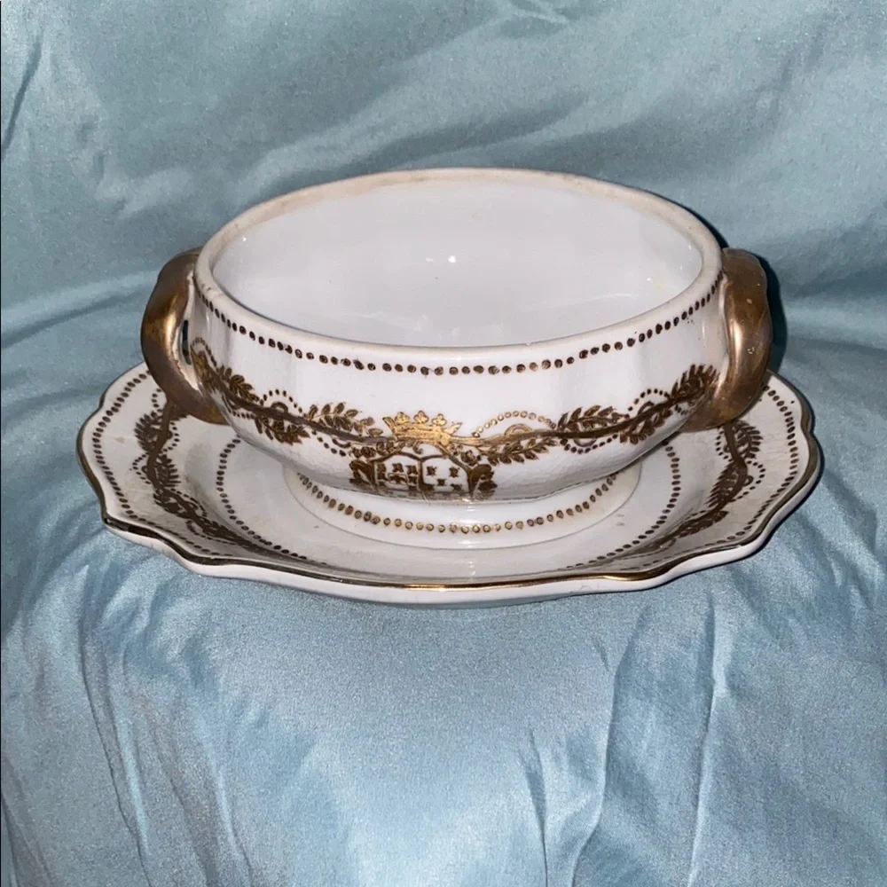 BX48 Vintage 3 pc Wong Lee 1895 Porcelain Collection Gold and White Covered Dish